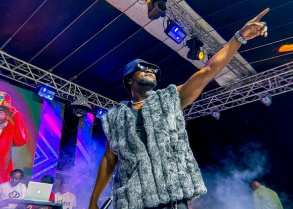 Keeny Ice Shuts Down Aflao With Historic Performance, Pulls Over 10 Million Virtual & In-Person Audience. 
